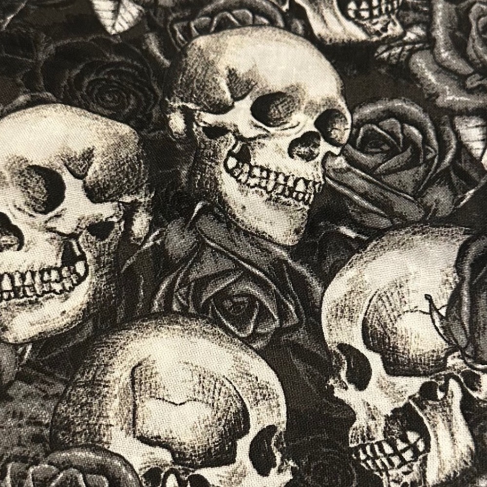 Gothic Skull and Owl Cotton Fabric 5 Fat Quarter Bundle Halloween Quilting Craft - Picture 5 of 6